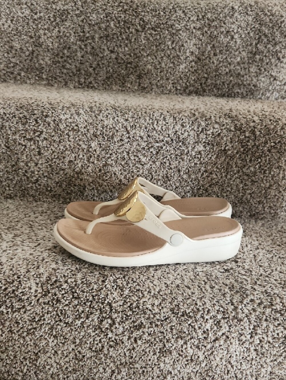 CROCS Women’s Beige and Gold Thong Sandals - Picture 6 of 9